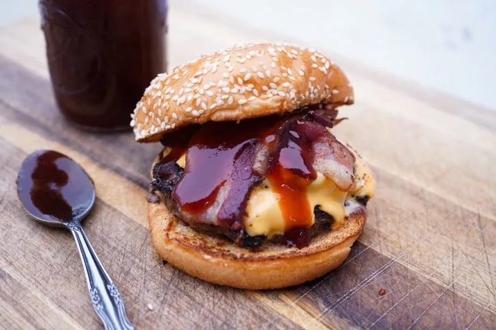 Burgers with Spicy BBQ Sauce Recipe