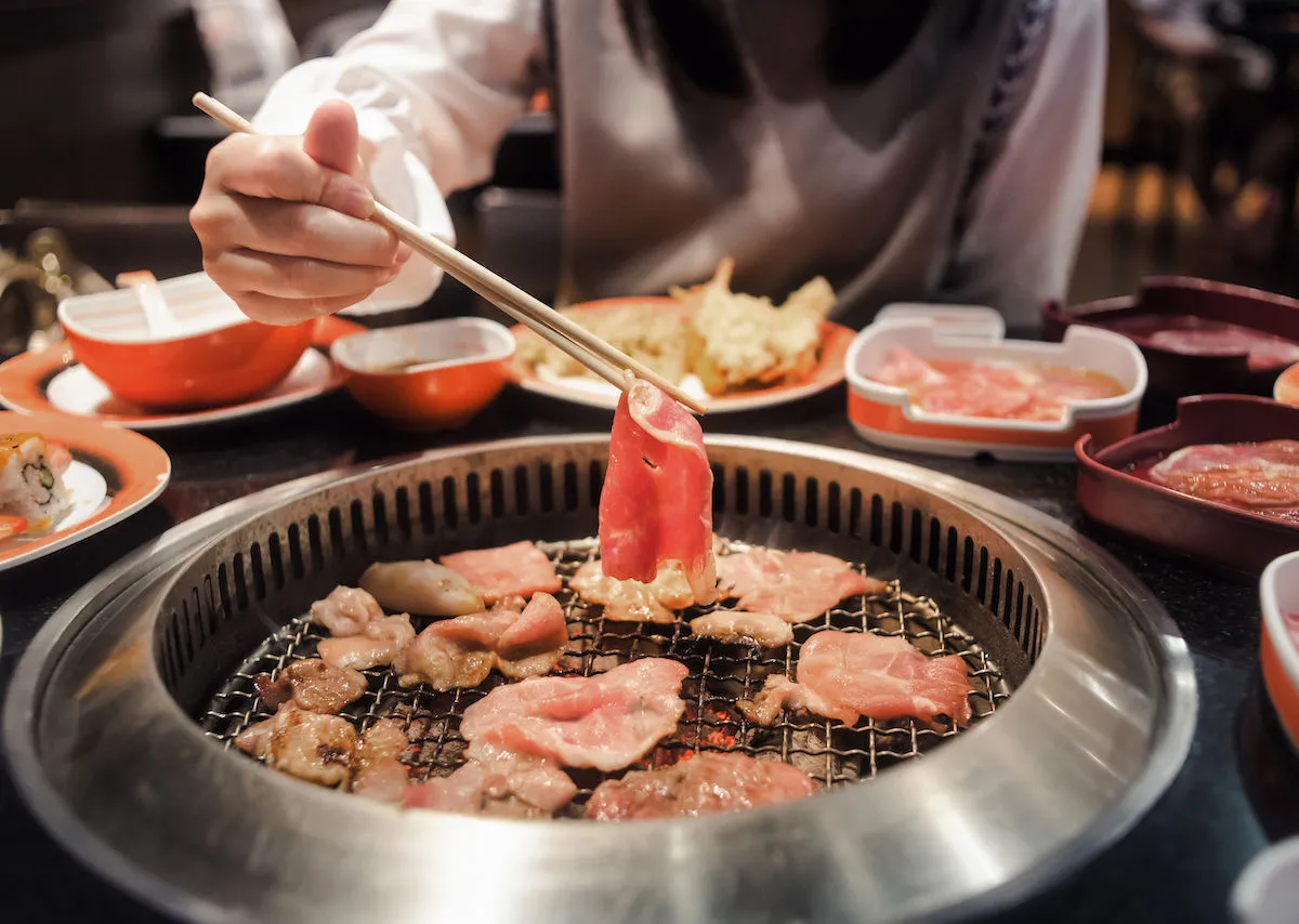 How to Eat Japanese BBQ – A Yakiniku Eating Guide