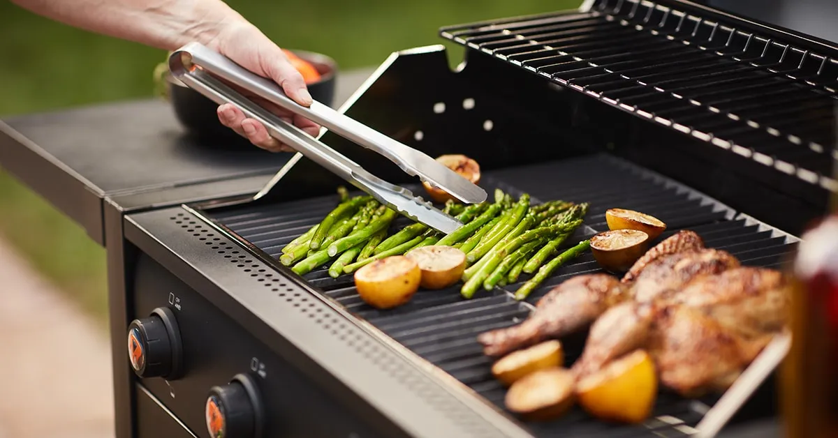 How to Use and Maintain Grill Tongs